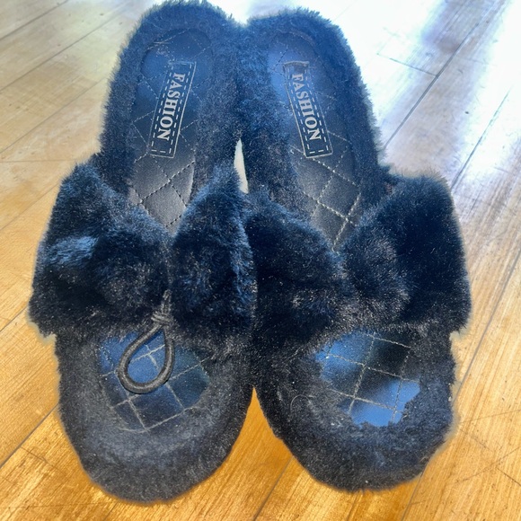 Black Furry Women's Wedge Shoes 8 40 slip sandals heels pumps faux fur slippers - Picture 2 of 4